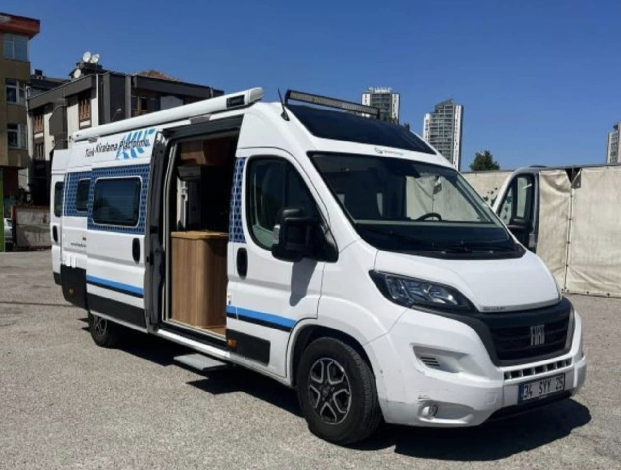 ZEUS 4-Person Motorhome – Istanbul Caravan Rental — photo 1
