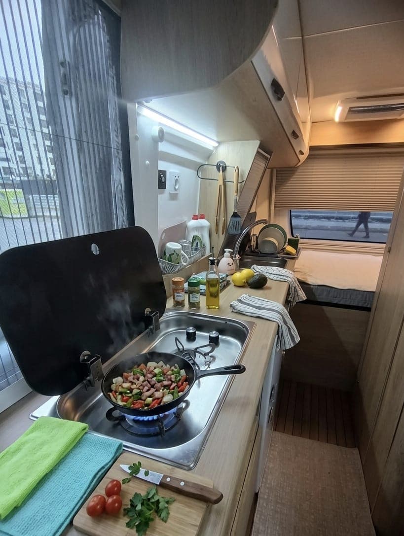 Olimpos 4-Person Motorhome | Istanbul Caravan Rental — photo 4