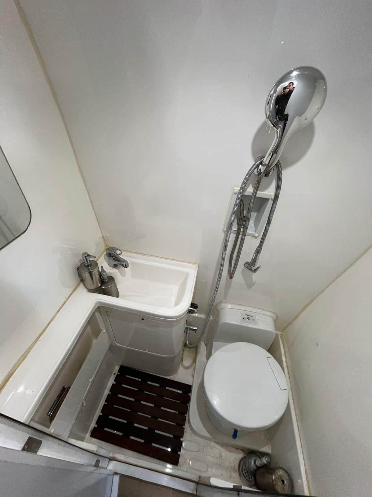 2020 Luxury Automatic Motorhome – Sleeps 4 | Istanbul — photo 4