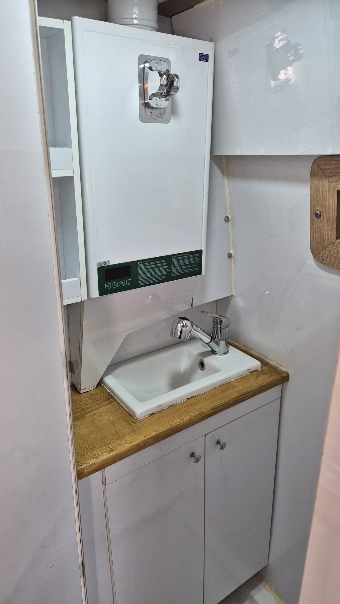 Antalya Deluxe Motorhome – Sleeps 4 | 2025 Model — photo 2