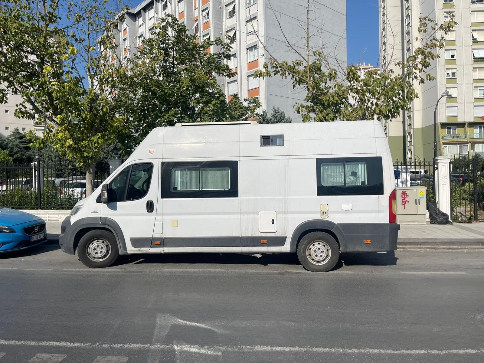 REVERIE 4-PERSON CARAVAN — photo 1