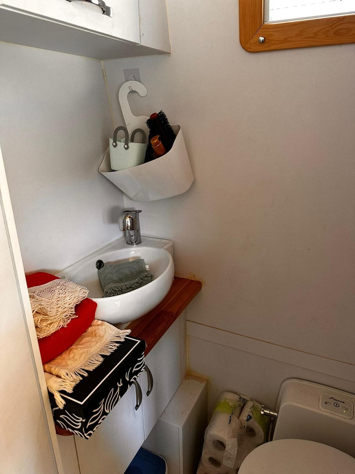 REVERIE 4-PERSON CARAVAN — photo 4
