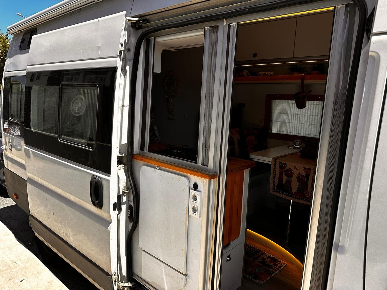 REVERIE 4-PERSON CARAVAN — photo 5